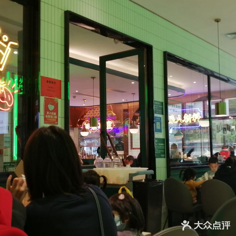 小吃炸得很酥脆，香香的！喜爱碳水化合物者必来