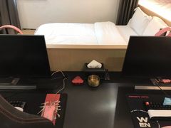 -稳电竞酒店(桥北泰冯路地铁站店)