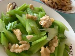 西芹核桃-翼松楼餐厅