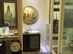 喜鹊愉家(东明路店)-喜鹊愉家酒店(郑州曼哈顿博览中心地铁站店)