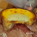 每次买来吃都有点后悔，挞皮比较厚，流心也比较扎实