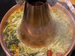 -果松木炭酸菜铜火锅·外婆参鸡汤