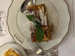 -Majestic Café