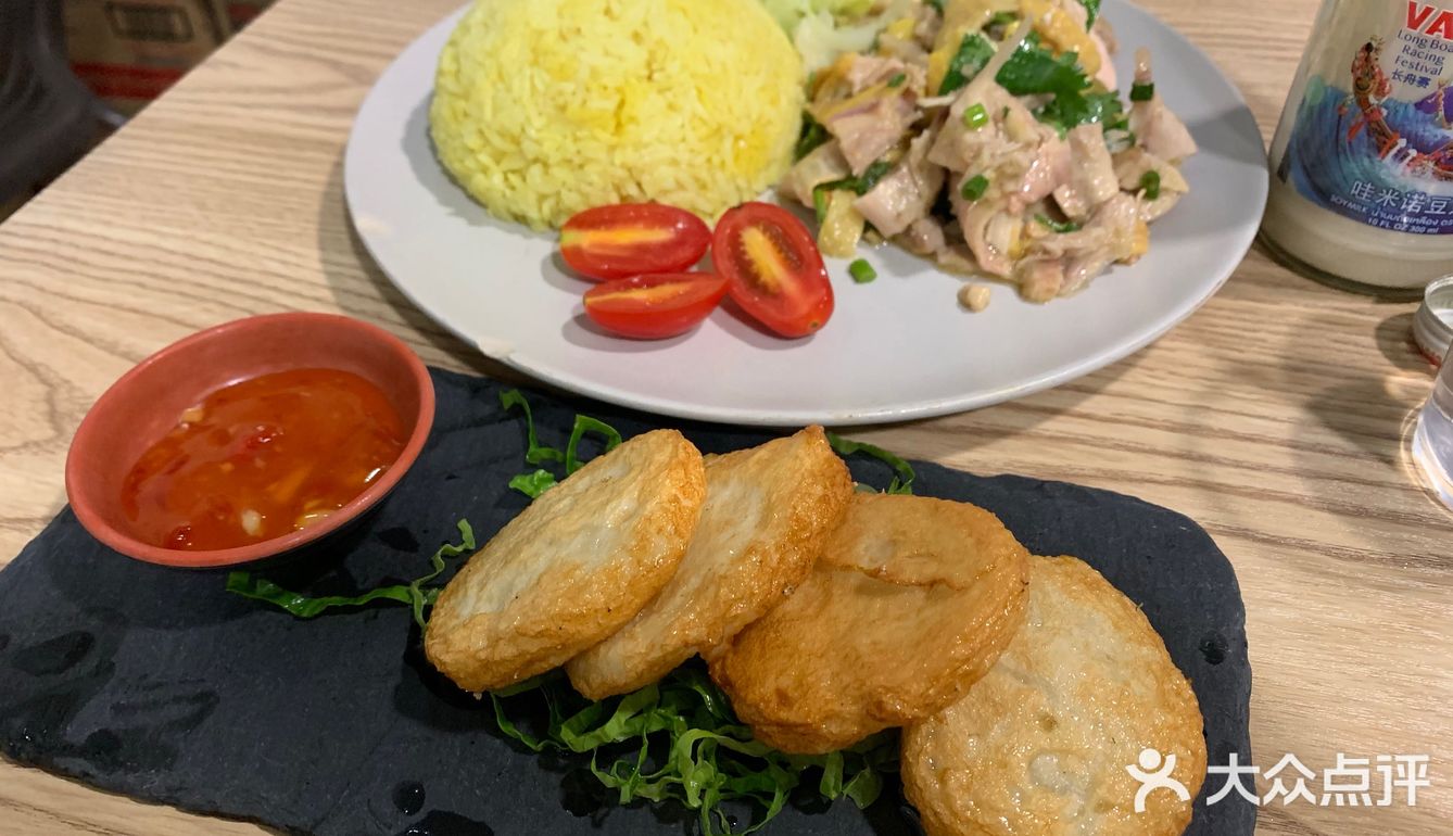 刚来的时候只有我们两个人，后来慢慢越来越多人