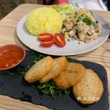 刚来的时候只有我们两个人，后来慢慢越来越多人