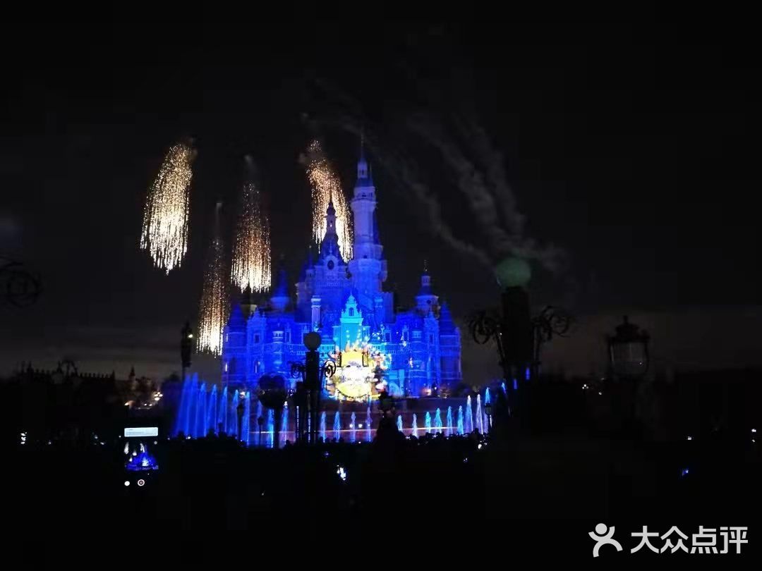 上海夜游，随便逛逛都很美好[礼花]