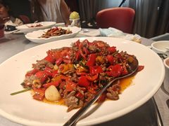 小炒黄牛肉-吴越荣记苏州菜·松鼠桂鱼 100% 活鱼现做(月光码头店)