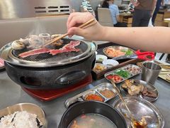 -围炉肉舍•炭烤活鳗•丹东海鲜烤肉(步行街店)