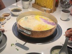 -洪氏嗨捞·广东猪肚鸡·椰子鸡火锅(西咸万象城店)