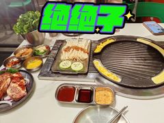 -山野的朋友露营炭火烤肉