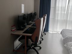 -网鱼电竞酒店(上海惠南地铁站店)