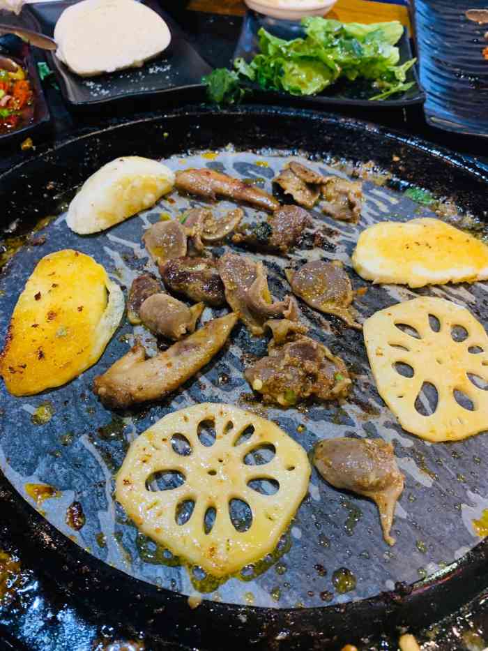 铁哥妹石棉铁盘烤肉(川师店)-"川师南大门小吃街最里面,平价烤肉适合