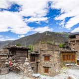 自成方圆，却又依山傍水，恰似传说中的世外桃源