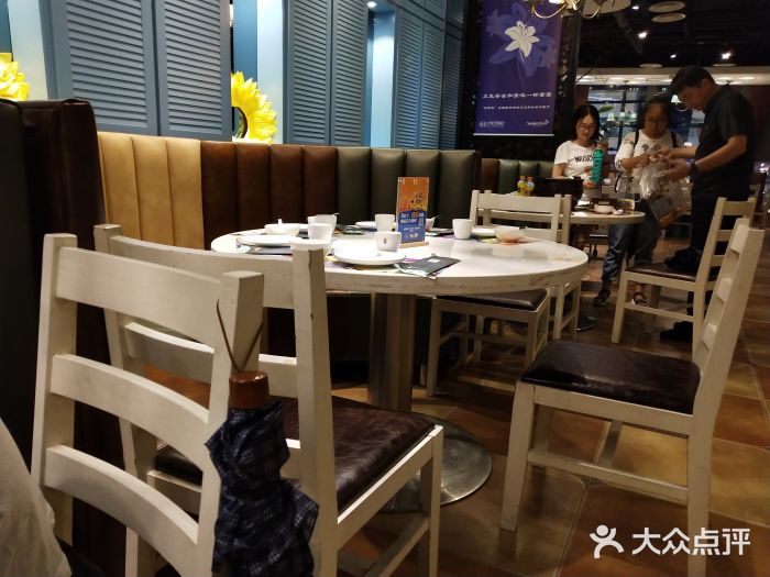 闫府私房菜·百年鲁菜(恒隆店)大堂图片