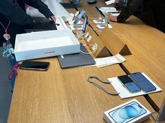 -Apple零售店(华贸购物中心店)