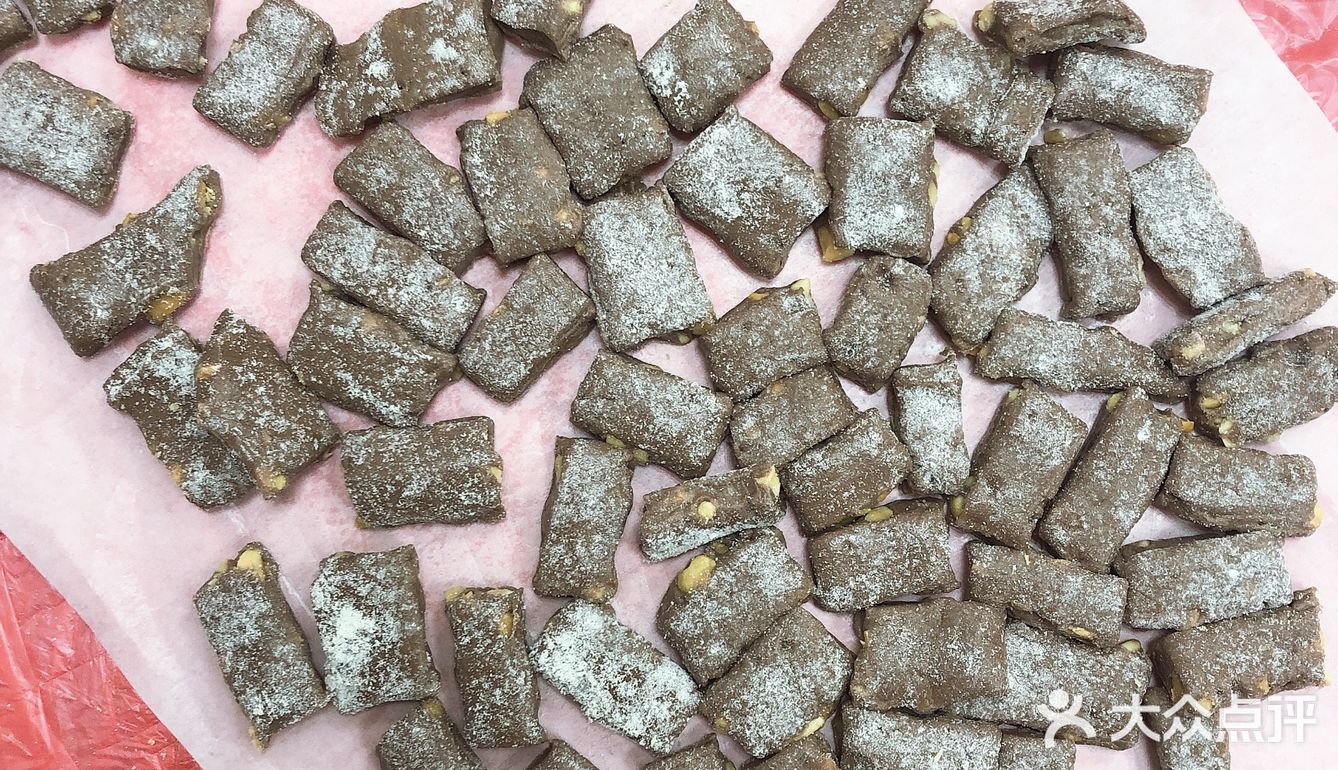 时间很快的就过去了，再把糖一块一块的切好