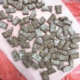 时间很快的就过去了，再把糖一块一块的切好