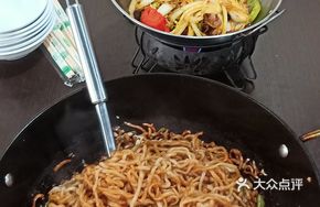 特色铁锅焖面