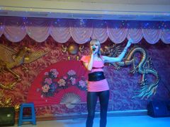 俄罗斯美女独唱-老六杀猪菜(进乡街店)