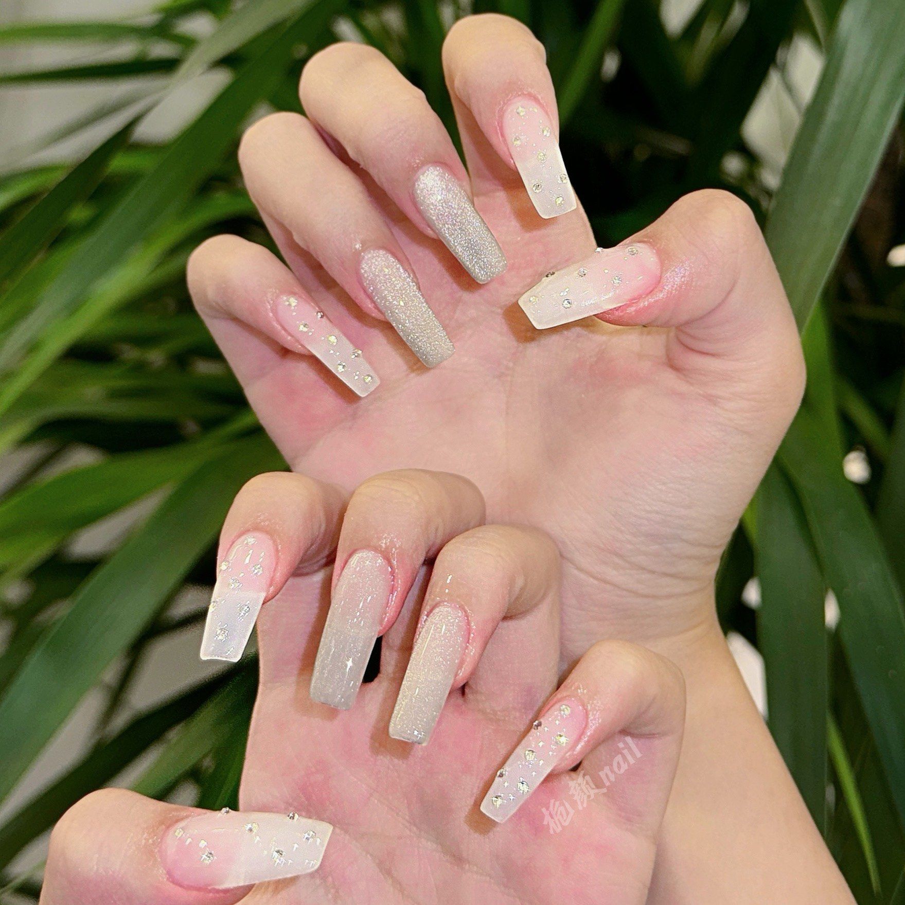 夏日美甲亮晶晶