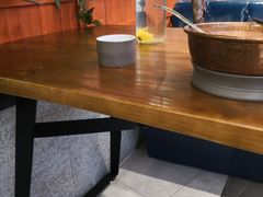 居然可以吸烟，还有烟头。-觅山云南菜(泊富ICITY店)