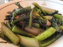 腊肉炒洪山菜苔-老村长•湖北家常菜(南湖店)