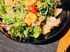 招牌鲜虾牛油果配菠萝健康沙拉-莫比餐厅(五道口店)