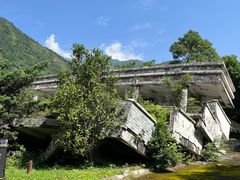 -四川汶川特大地震漩口中学遗址