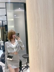 -HAIR CORNER