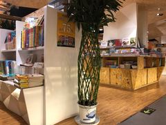 -新华里咖啡书吧(新华书店小寨店)