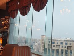 -荣誉国际酒店-云顶旋转餐厅