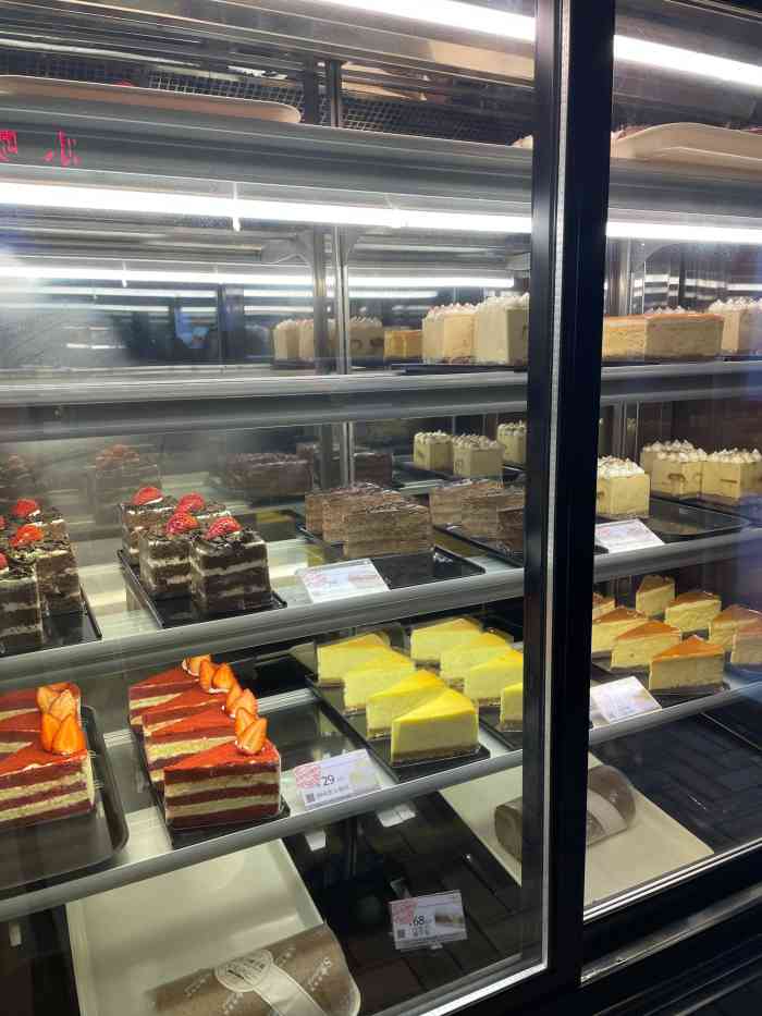 鲜鲜坊(国际大厦店)-"岁岁重阳,今又重阳.来到鲜鲜坊为老人买礼.