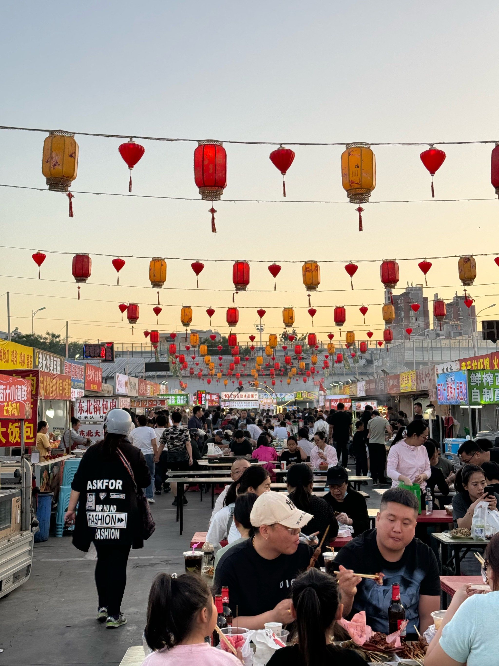 天津!超好逛的夜市,摊位很多!