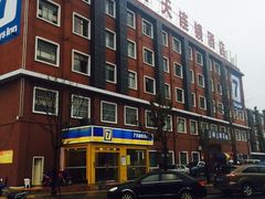 -7天酒店(长沙岳麓山阜埠河地铁站店)