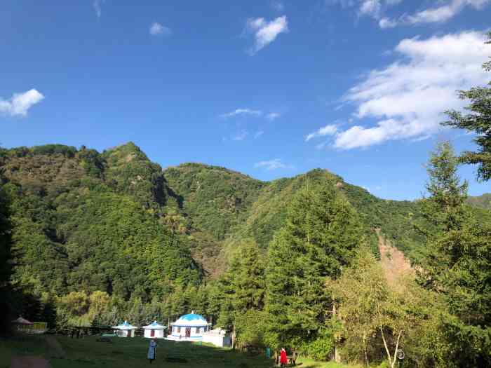 固原凉殿峡-"凉殿峡是六盘山森林公园的主要景点之一,也.
