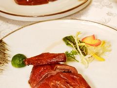 招牌红烧乳鸽-酌宴府The China Club·广州万富希尔顿酒店(云城东路店)
