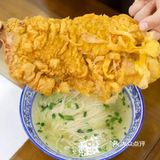 只有更大，面粉让排骨的体积有了无限可能，大排就面条