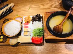 蒙自过桥米线-麦麦山云南菜(复地活力城店)