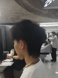 -宫铭烫发染发接发店