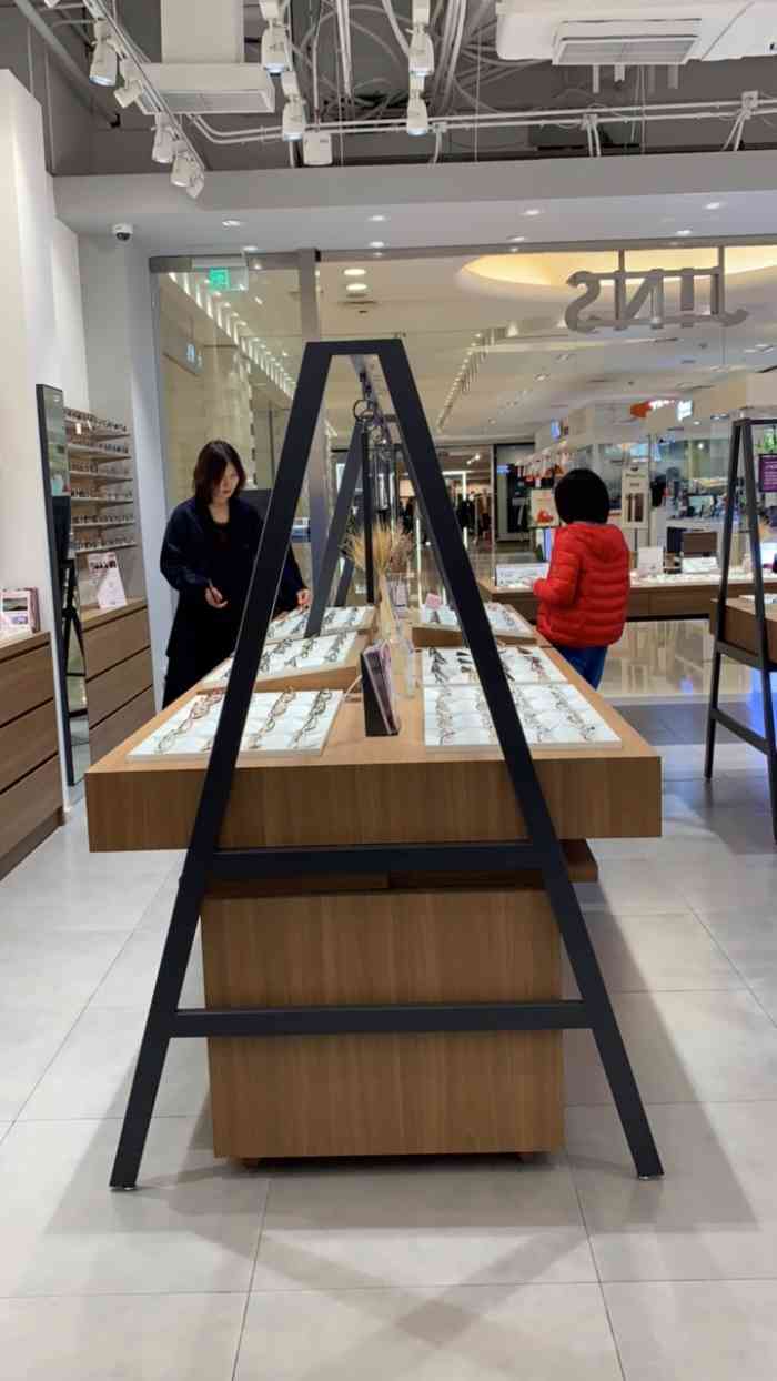 jins(北京悠唐购物中心店)-"前段时间眼镜97腿松了,去楼下修眼镜,告
