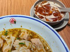酸汤抄手-遇见小面(凯德广场店)