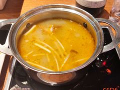 酸萝卜鸭汤锅-德香苑脆皮烤鸭·经典(爱融荟城店)