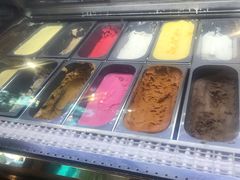 -莓园冰淇淋店