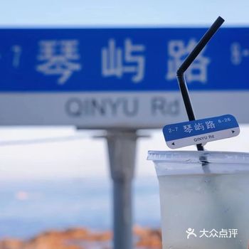 吹海边的风,弥漫在夜空 琴屿路是青岛拍照打卡的必去景