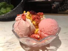 冰淇淋自助-哥老官重庆美蛙鱼头(西湖银泰十一哥店)