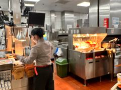 -麦当劳(展览路店)