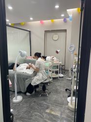 -苗方清颜专业祛痘·皮肤管理