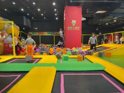 -蹦蹦跳跳(新奥购物中心店)