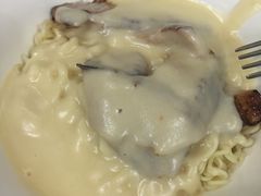 猪颈肉芝士捞公仔面-新记餐厅(香槟大厦店)