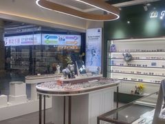 -GOOMI久米眼镜·蔡司·依视路·明月官方授权店(龙德紫金店)